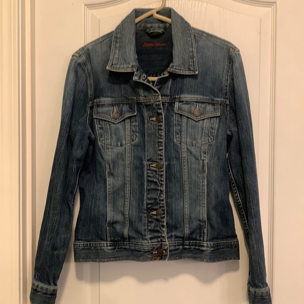 Cool denim jacket with appliqué